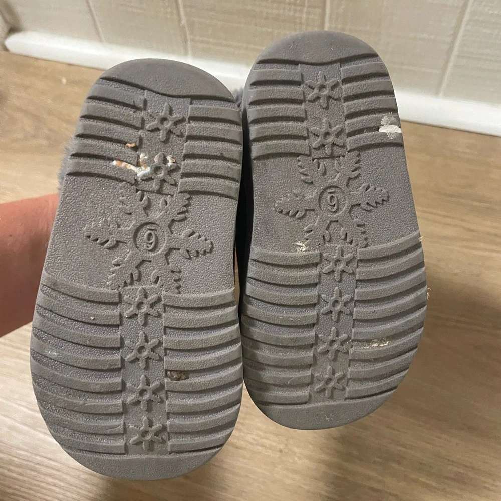 Cozy Silver Sparkle Toddler‎ Boots size 6